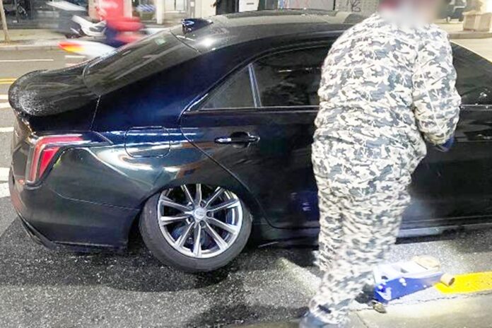 0_바퀴 빠진 캐딜락_보배드림